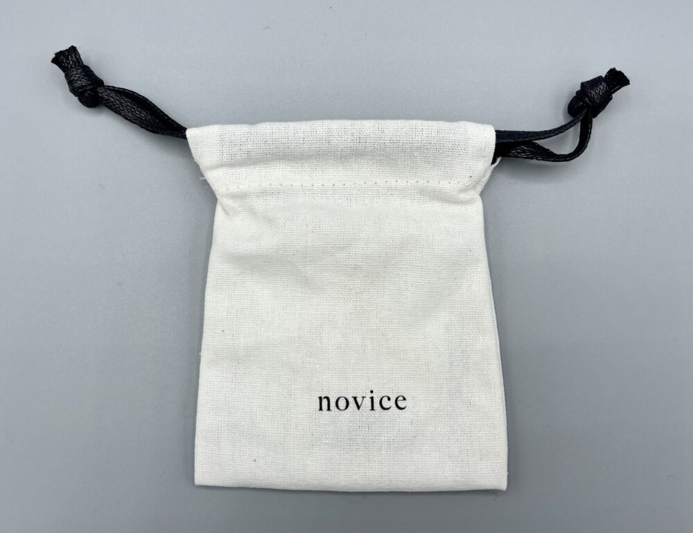 novice(ノーヴィス)のポーチ