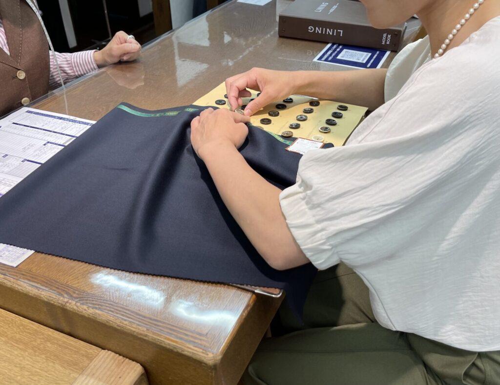 HANABISHI(花菱)静岡店・スーツのボタン選定3