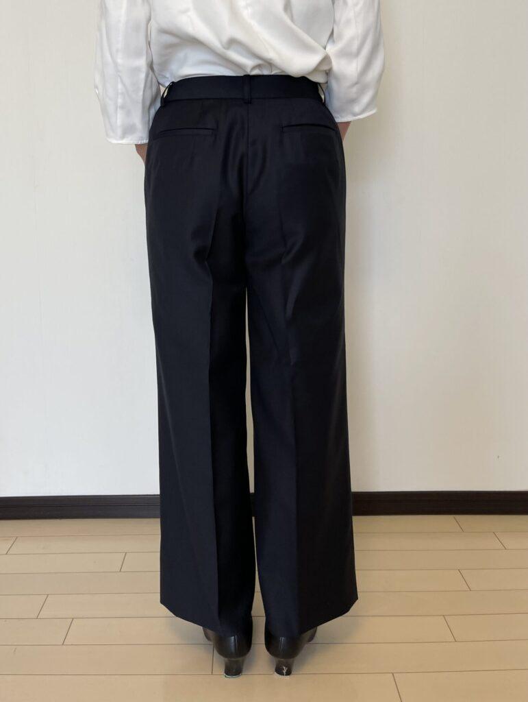 HANABISHI(花菱)のレディースオーダースーツ・パンツを着用２